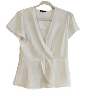 Basil & Lola White V-neck Short Sleeve Blouse Medium